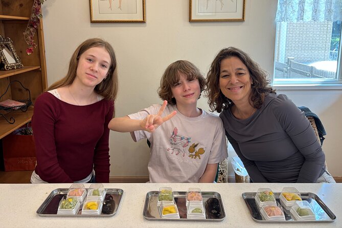 Making Japanese desserts Nerikiri & drinking matcha in Tokyo - The first lesson: what nerikiri means