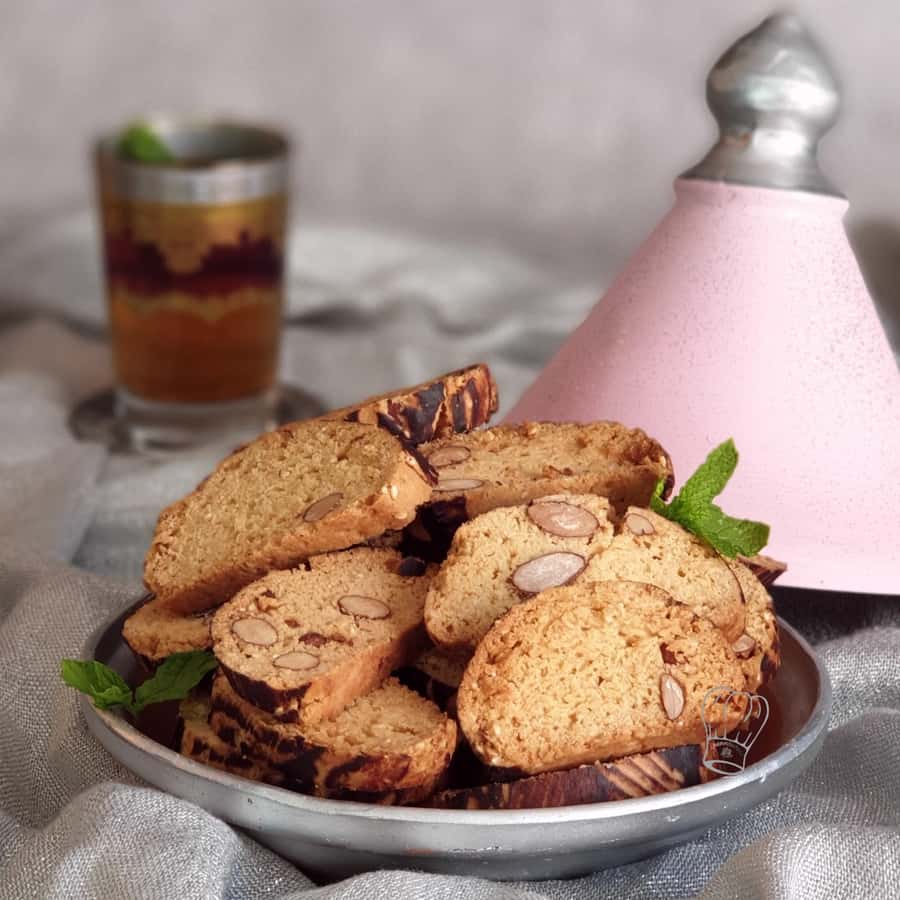 Marrakech: Moroccan Pastries and Tea Class with a Local - The tasting and box to take home