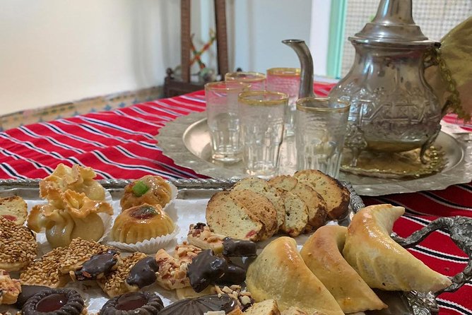 Moroccan Hands on traditional pastries & Tea class in Marrakech - Entering a Marrakech medina home for pastry class