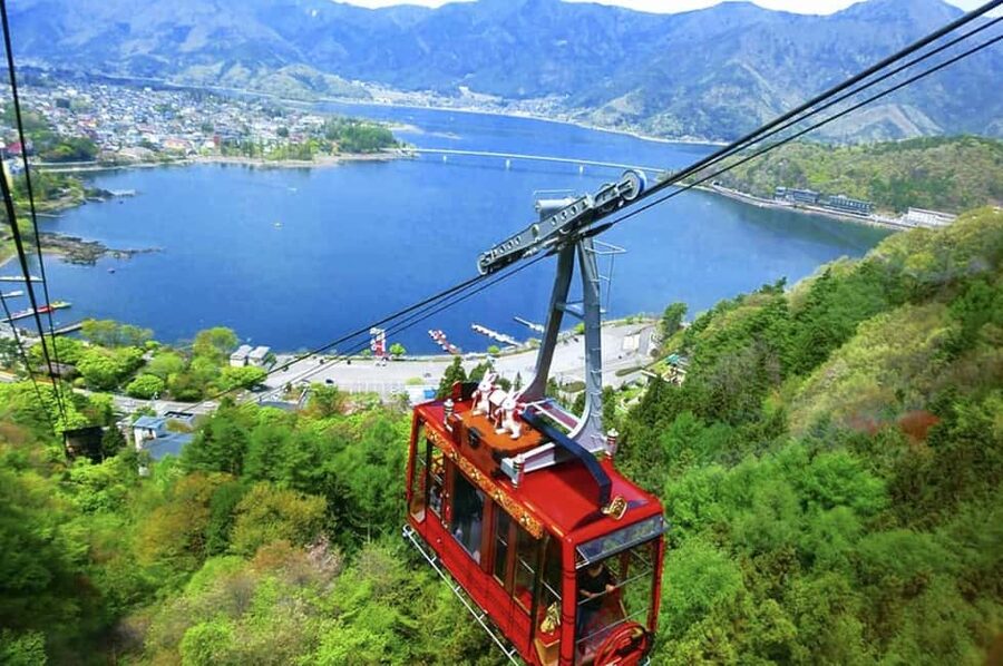 Mt. Fuji & Lake Kawaguchiko Ropeway Panorama Full-Day Tour - Riding the Kachikachi Ropeway above Lake Kawaguchiko