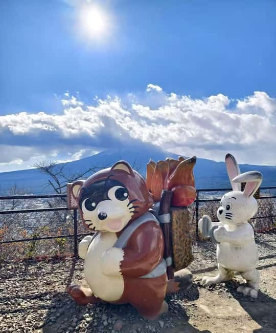 Mt. Fuji & Lake Kawaguchiko Ropeway Panorama Full-Day Tour - Lunch, cash, and the practical middle of the day