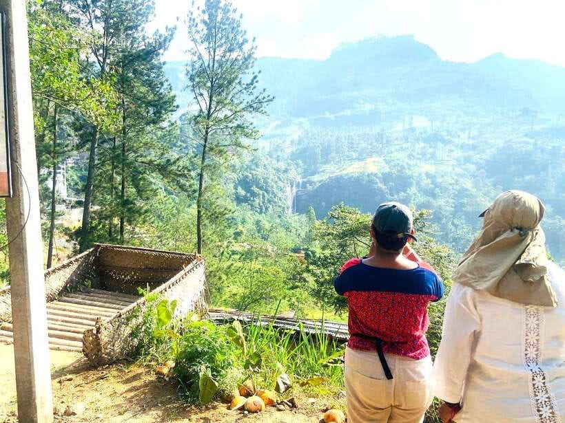 Nuwara Eliya: Tea Factory and Pickle Waterfalls Tuk Tuk Tour - Puna Ella, a cooler and quieter stop
