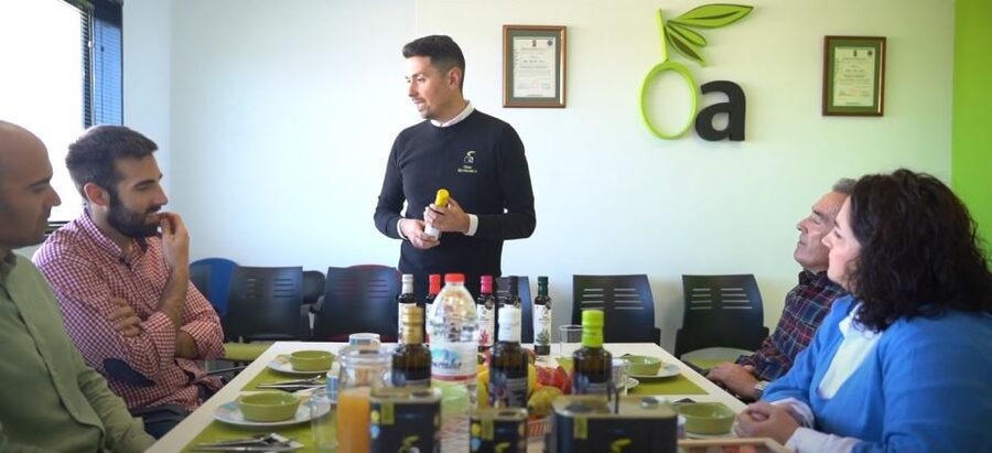 OleoAlmanzora: Guided tour + EVOO Breakfast/Afternoon tea - Inside the cellar, tasting room, and bottling room