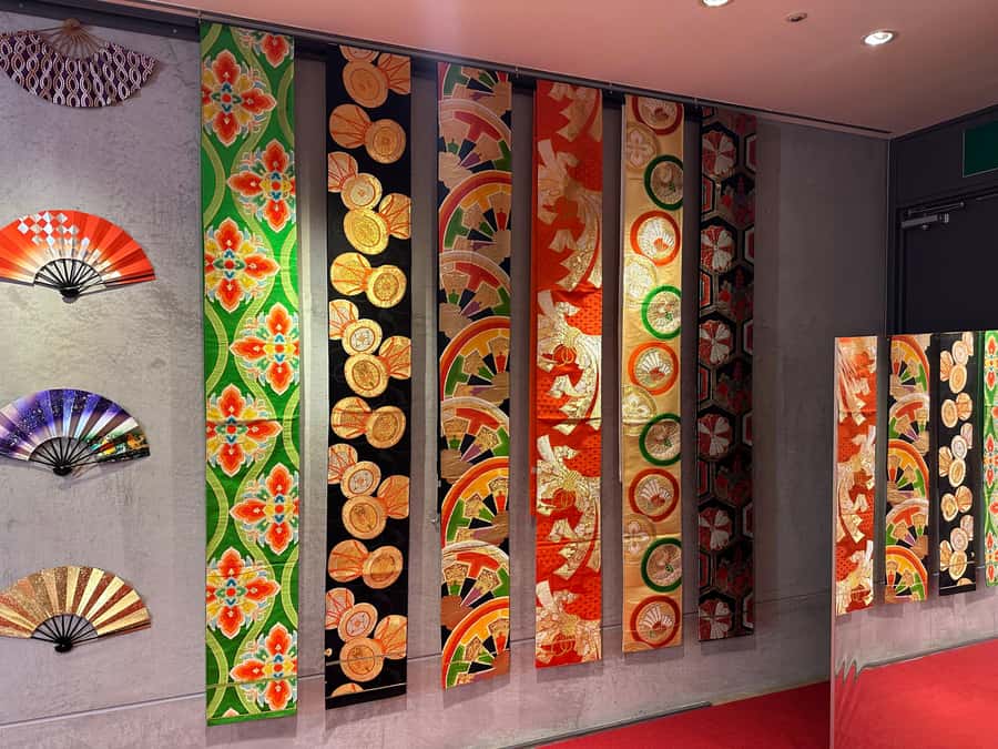 Osaka: Maki-e lacquer Painting and Matcha Experience - The lacquer painting: simple, tactile, and easy to follow