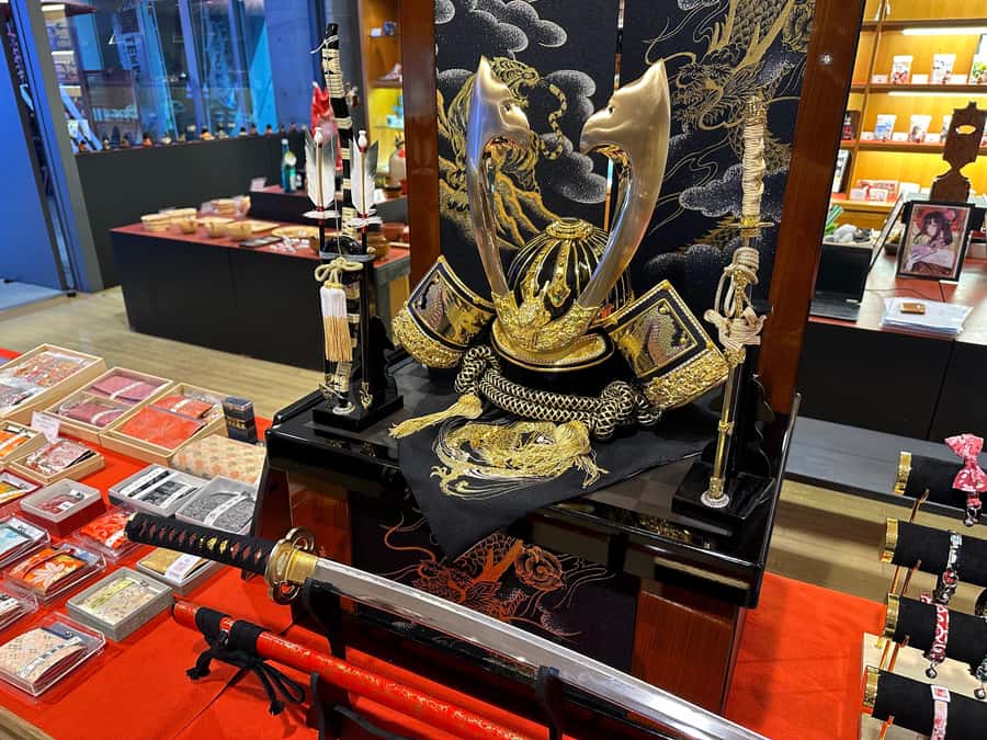 Osaka: Maki-e lacquer Painting and Matcha Experience - Who will enjoy this most?