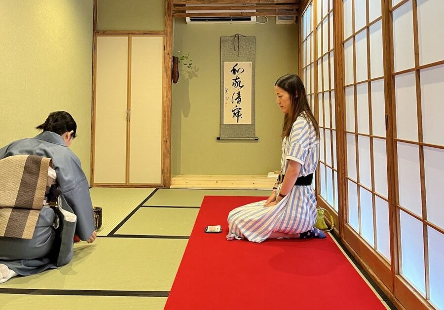 Osaka: Tea Ceremony Experience - Finding the second-floor tea room