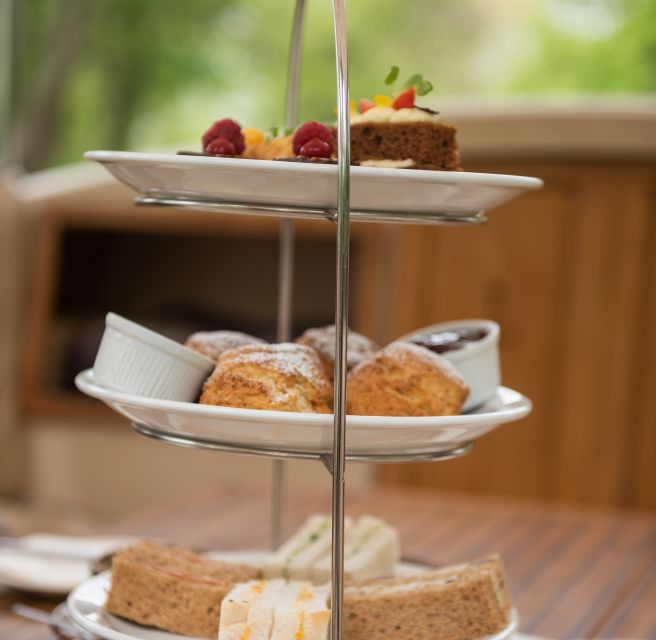Oxford: Sightseeing River Cruise with Afternoon Tea - Starting at Folly Bridge