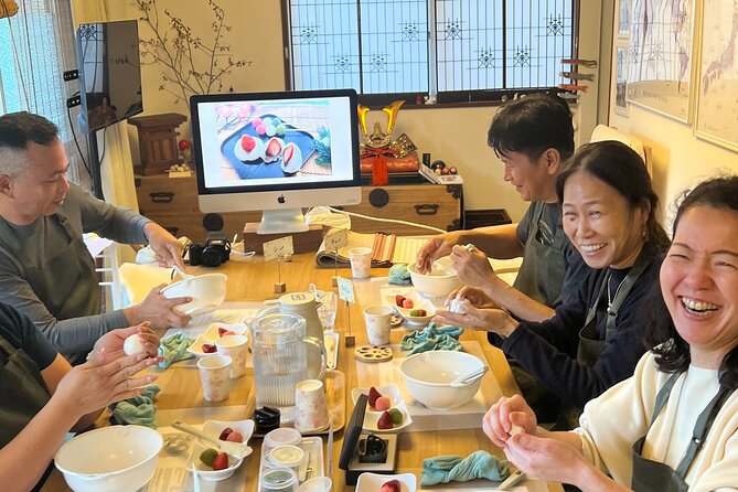Private Mochi・Matcha sweets Making Class Near Shibuya Area - Sakura-san’s teaching style