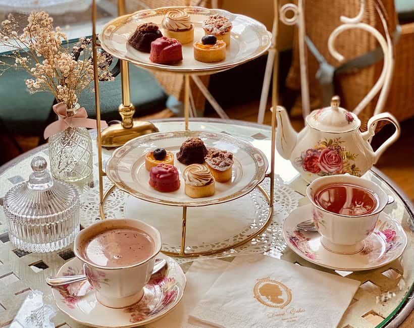 Rouen: French-style tea time at Dame Cakes - Dame Cakes, opposite Rouen Cathedral