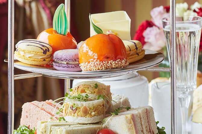 Royal London Tour with Afternoon Tea at The Rubens at the Palace - Buckingham Palace and the royal viewpoint