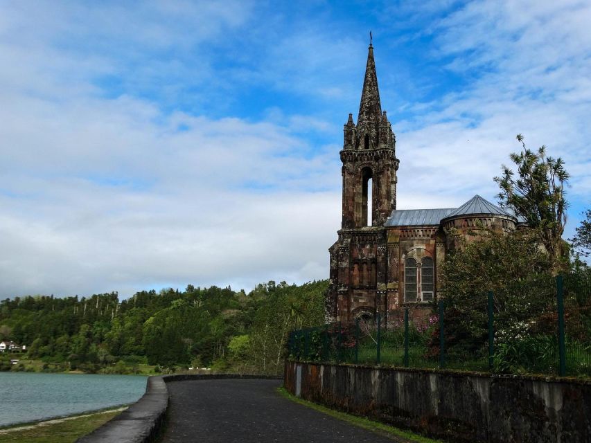 São Miguel: 2-Day Island Tour, Tea & Pineapple Plantation - Furnas volcano and the smell of sulfur