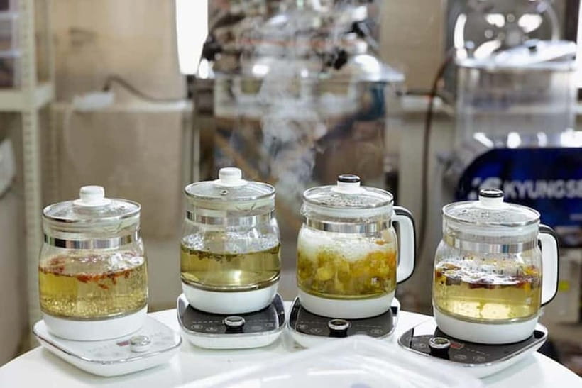 Seoul: Herbal Tea Class & Korean Medicine Tour - Blending and bottling your own tea