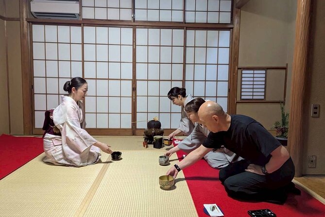 Shibuya Authentic Tea Ceremony with experienced instructor - Watching the tea master prepare matcha