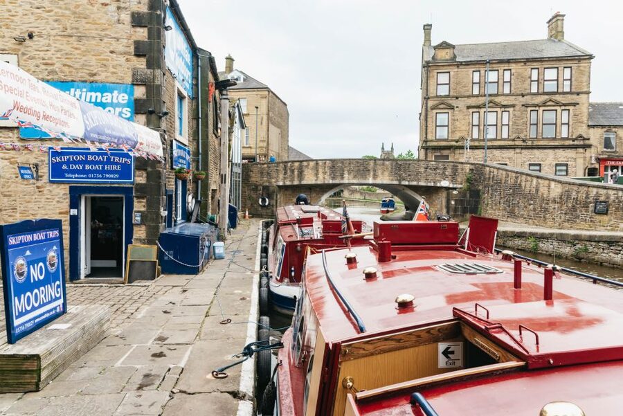 Skipton: 2-Hour Afternoon Tea Cruise - A gentle hour along the Leeds and Liverpool Canal