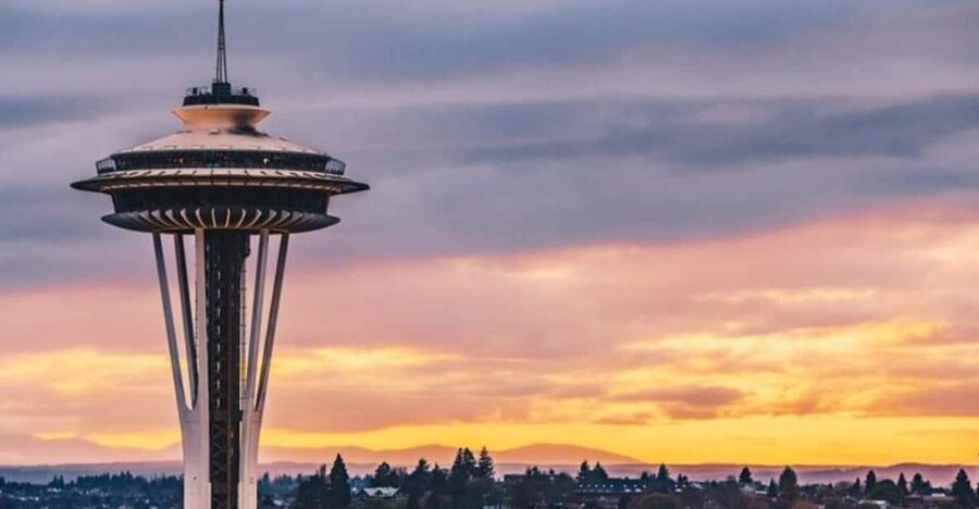 Small Group Seattle Day Tour with Major Attractions,Tea&Deli - Pioneer Square and Chinatown add local character