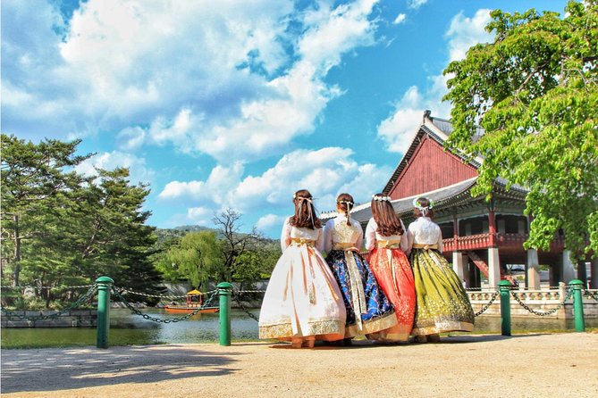 Small Group Seoul Highlight Tour opt. Hanbok & Tea Ceremony - Bukchon Hanok Village and the first look at old Seoul