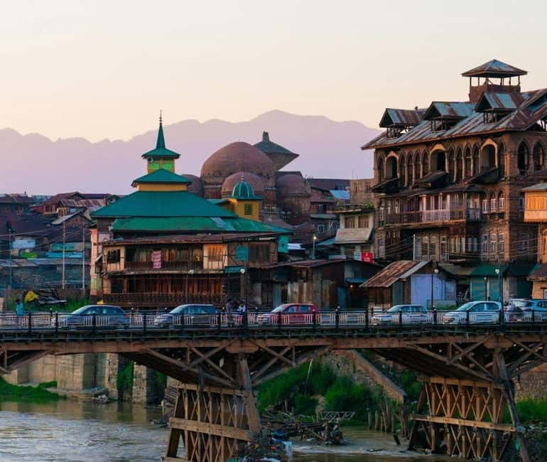 Srinagar Old City Heritage Walking Tour with Kahwa Tea - Key points at a glance