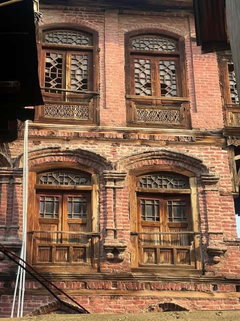 Srinagar Old City Heritage Walking Tour with Kahwa Tea - A short walk into Srinagar’s older layers