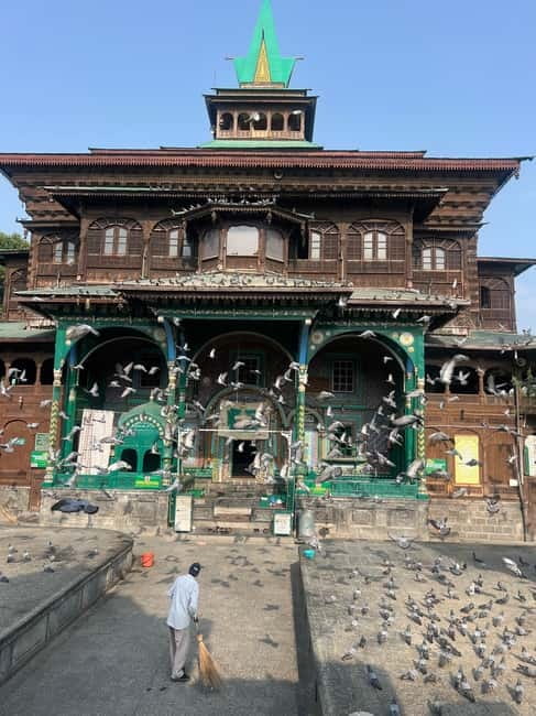 Srinagar Old City Heritage Walking Tour with Kahwa Tea - Starting at Pathar Masjid