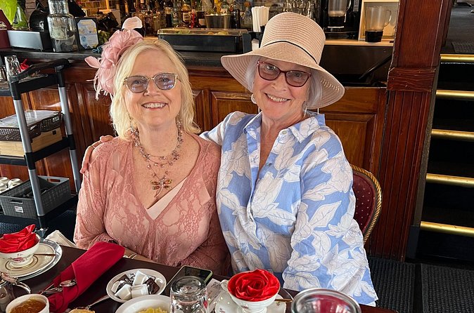 St. Johns River High-Tea Cruise Tour in Sanford - Live Entertainment and a Lively Crew