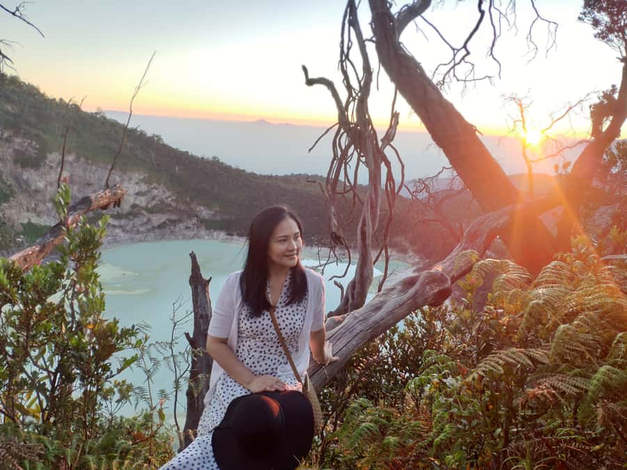 Sunrise Sunan Ibu,Kawah Putih,Volcano,Tea factory,Hot spring - Kawah Putih and its volcanic setting