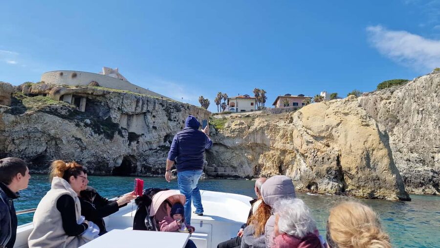 Syracuse:Ortigia, Sea Caves Winter Boat Tour + Tea & Blanket - Why Ortigia is better from the water