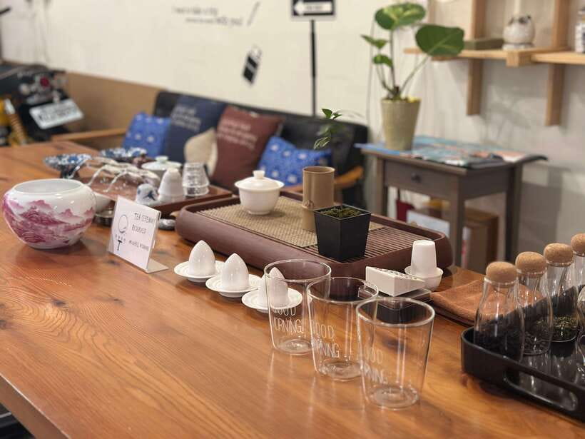 Tainan Culture Trip: Chinese Tea Ceremony_Oolong Tea - Gaiwan, terracotta teapot, and the art of brewing