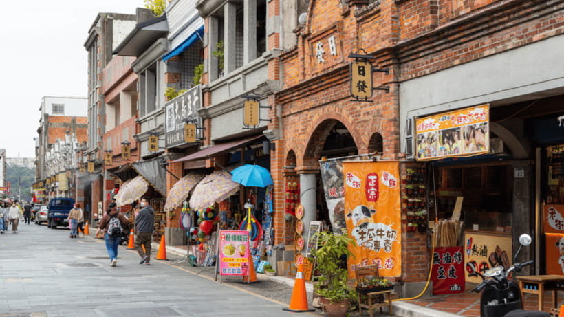 Taipei: Daxi Old Street and Tea Factory, Xiaowulai Day Tour - Xiaowulai Skywalk and the river valley