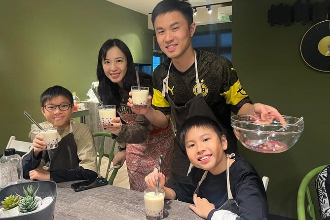 Taipei Fresh Market Tour and Colorful Bubble Tea Making - Beginning at Dongmen Market at 9:30 a.m.