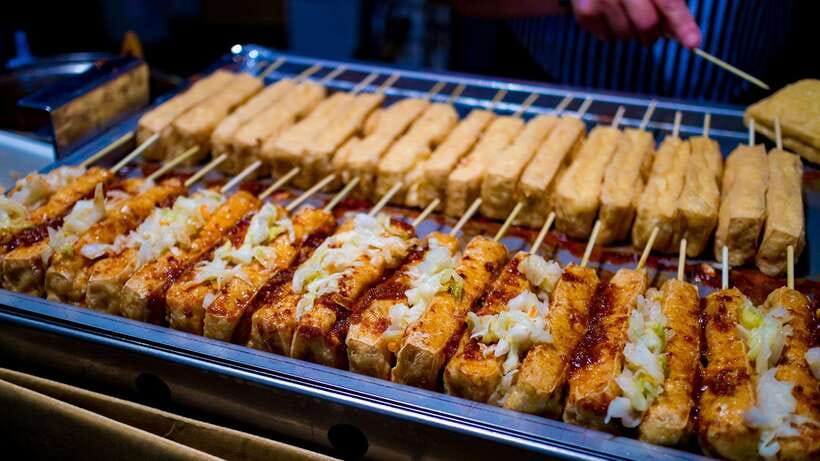Taipei: Maokong Tea & Shenkeng Tofu Private Day Tour - Shenkeng Old Street and the stinky tofu test