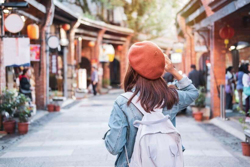 Taipei: Maokong Tea & Shenkeng Tofu Private Day Tour - What a private guide adds to the day