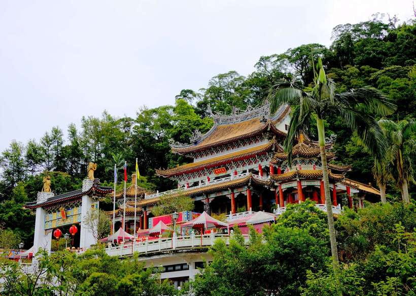 Taipei: Maokong Tea & Shenkeng Tofu Private Day Tour - What to bring and how to plan the day