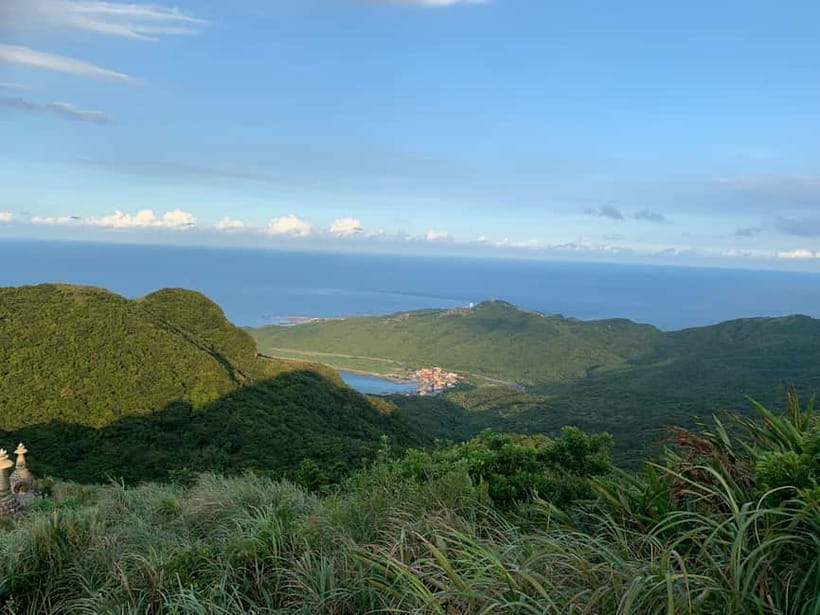 Taipei Private Spiritual Tour with Afternoon Tea & Cycling - The ride from Taipei to the Yinyang Sea