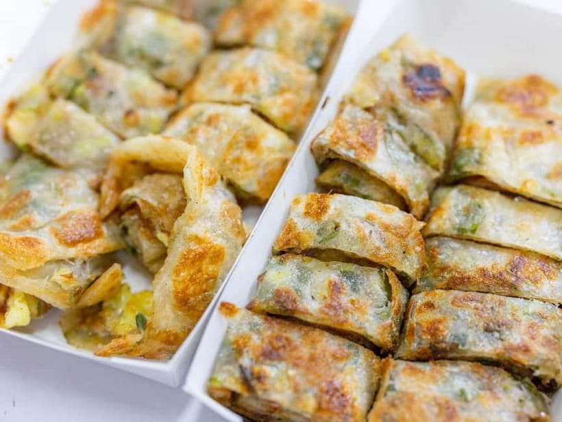 Taipei: Taiwan Traditional Breakfast & Market & Tea Tasting - Timing, language, and booking flexibility