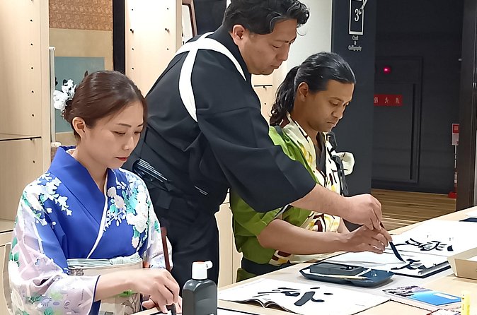 Tea and Calligraphy Session at a Table in Osaka - Friendly help and a relaxed atmosphere