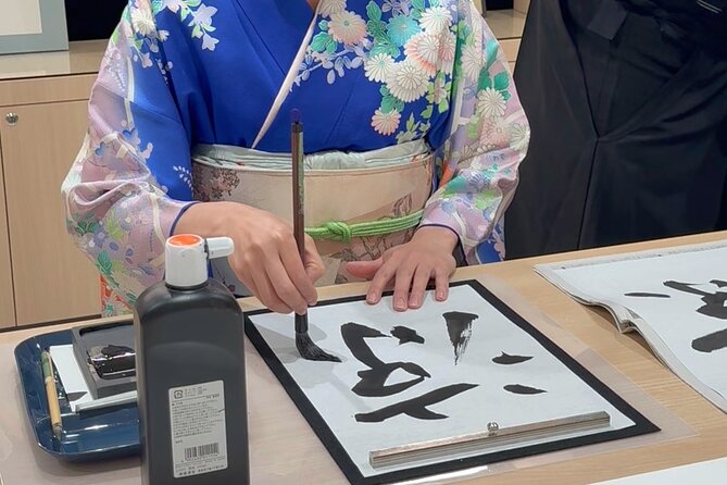 Tea and Calligraphy Session at a Table in Osaka - Why the table setting helps beginners