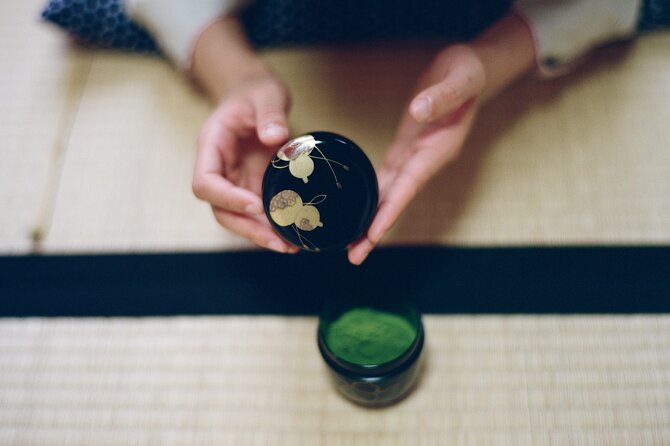 Tea ceremony by the tea master in Kyoto SHIUN AN - Sitting on tatami: comfort and practical concerns