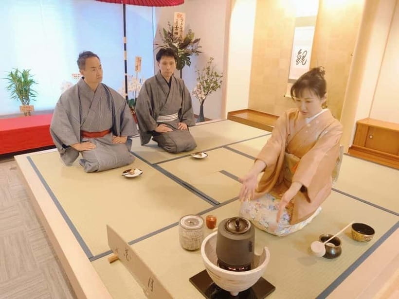 Tea ceremony experience in Japanese-style room 60min - Photos, kimono options, and the setting