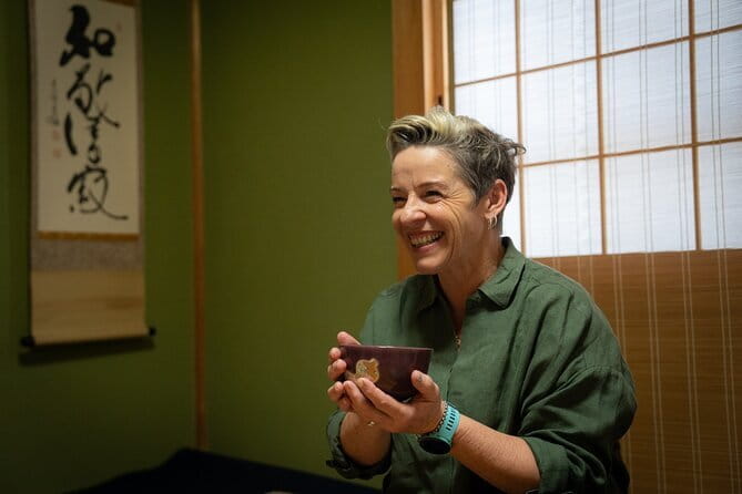 Tea Ceremony Experience in Kyoto - Meeting Chisato and settling into the experience