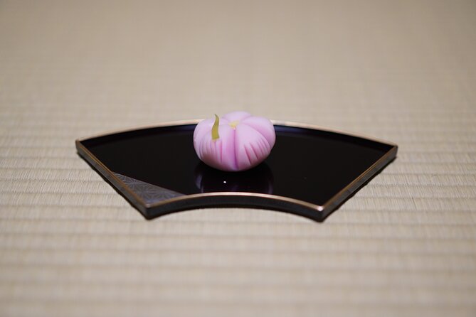 Tea Ceremony Workshop in Tokyo by the Experienced Instrucor - Making Usucha Yourself