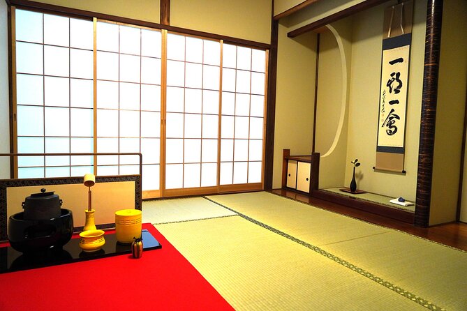 Tea Ceremony Workshop in Tokyo by the Experienced Instrucor - What the Group Size Means