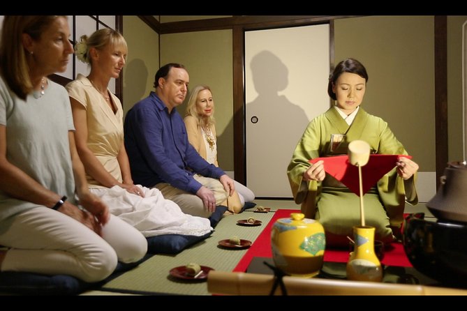 Tea Ceremony Workshop in Tokyo by the Experienced Instrucor - Entering the Traditional Tea Room