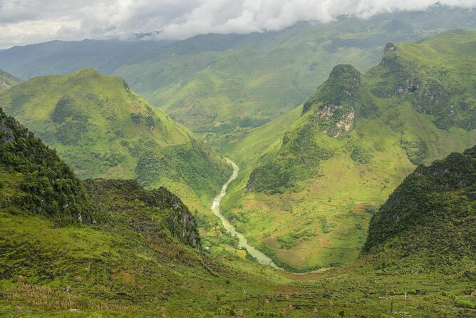 Tea Tour and Ha Giang Loop 4D/3N on Motorbikes - Five things that define this Ha Giang ride