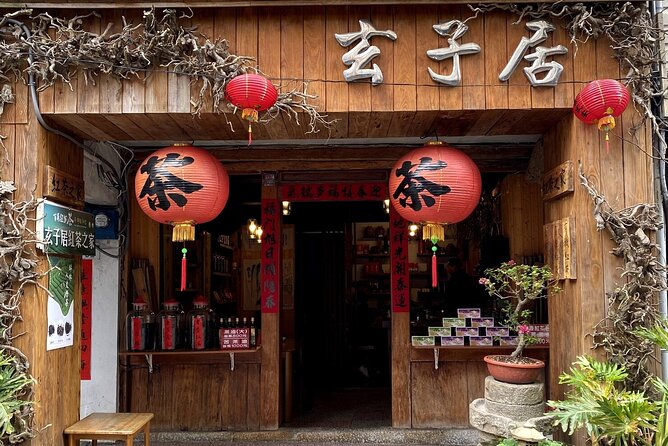 Thousand Island Lake and Pinglin Tea Plantation from Taipei - The Tea Tasting in Pinglin Old Street