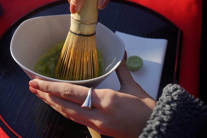Tokyo Cherry Blossom Matcha Experience in Yoyogi Park (Shibuya) - A small group with a friendly teaching style