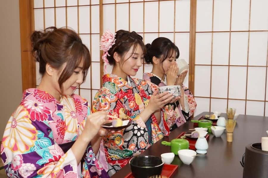 Tokyo: Full-Day Tour w/Tea Experience,Buffet Lunch & Cruise - The guides make or break the day