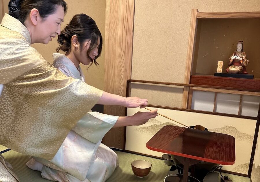 Tokyo:Genuine Tea Ceremony, Kimono Dressing, and Photography - Floor seating, chairs, and comfort