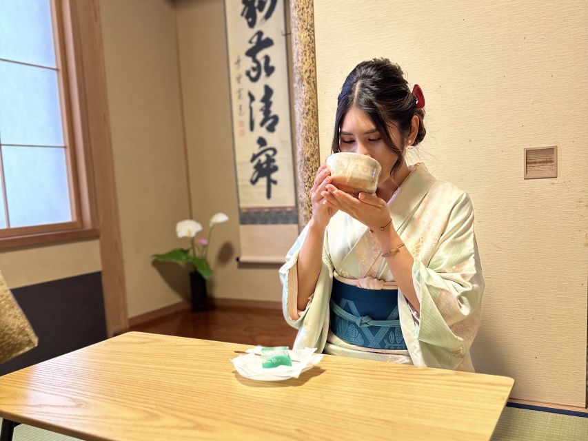 Tokyo:Genuine Tea Ceremony, Kimono Dressing, and Photography - Walking to the shrine with Sayoko