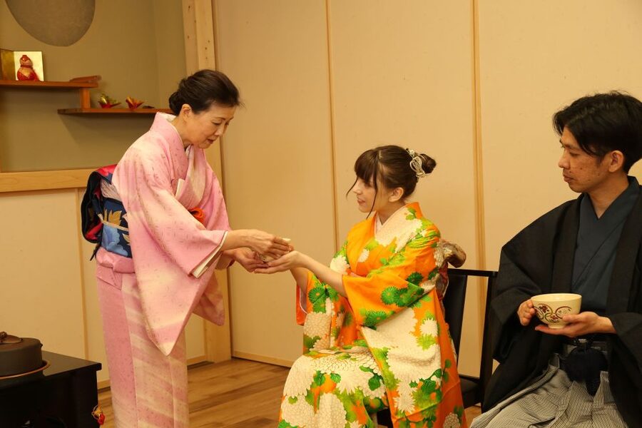 Tokyo: Practicing Zen with a Japanese Tea Ceremony - Why the Small Group Size Matters