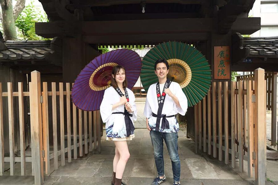 Tokyo Vegan Tour : Miso Making, Tea Ceremony, Rickshaw Ride - Choosing between miso and onigiri